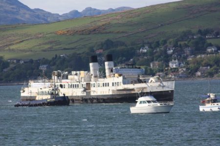 Queen Mary off Greenock on 16 May 2016