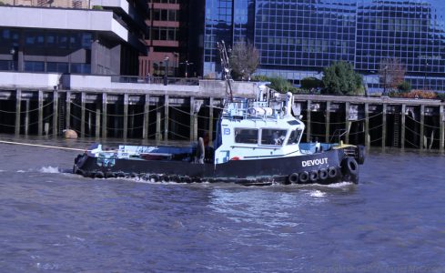 Devout guided Waverley in the restricted Pool of London -- copyright photo Charles McCrossan